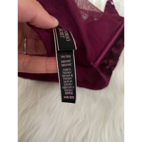 Victoria's Secret velvet Very Sexy Balconette bra size 34B - Picture 4 of 4